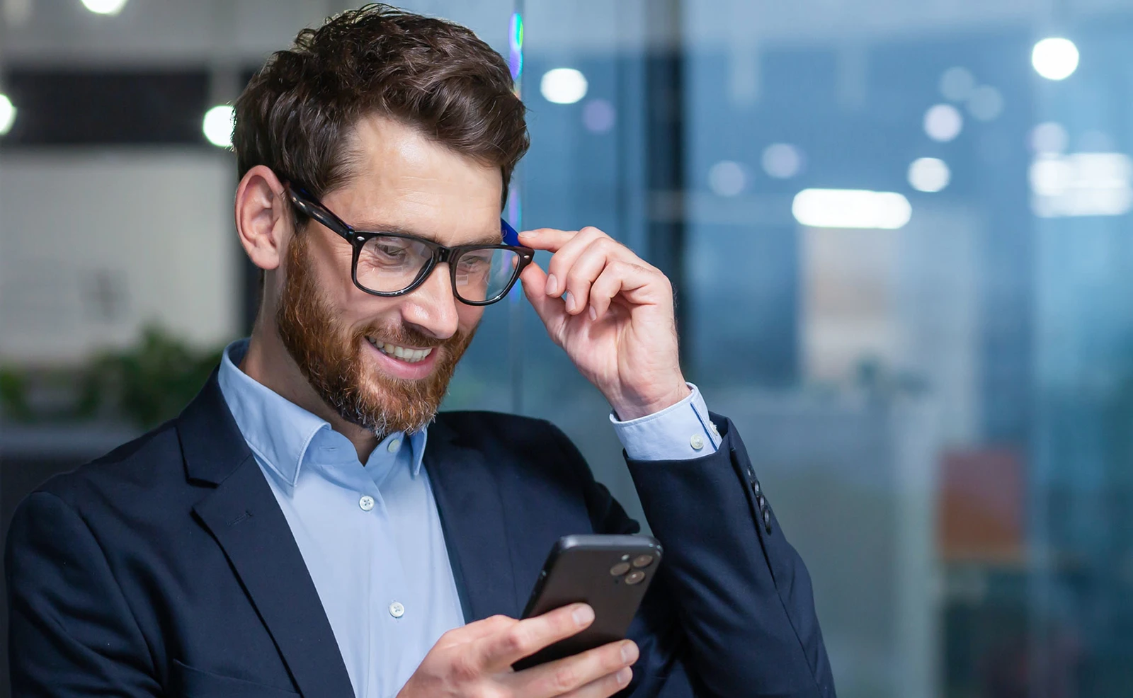 <strong>We help you to communicate and collaborate easily and securely</strong>